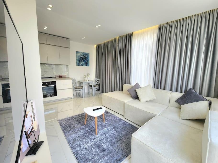 Penthouse With A City View Tirana Exterior photo
